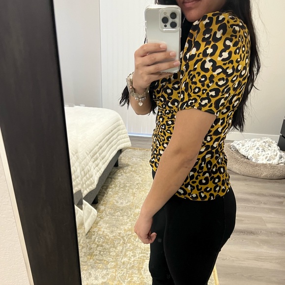 Who What Wear Leopard Print Short Sleeve Deep V-Neck Wrap Top - Picture 6 of 6